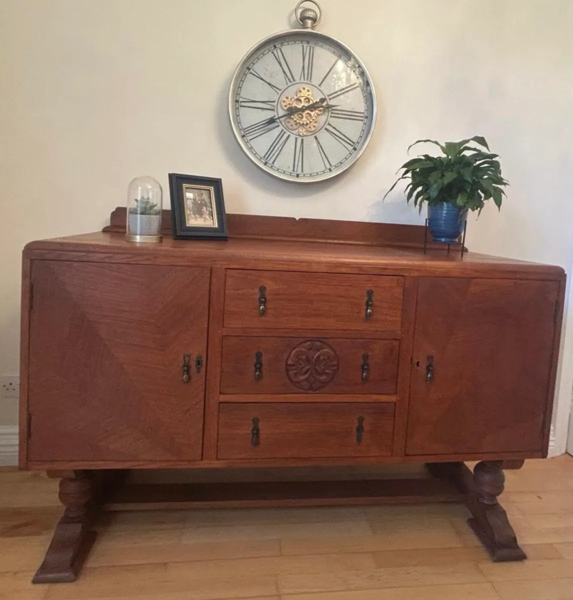Lovely Vintage Carved oak sideboard - Image 1