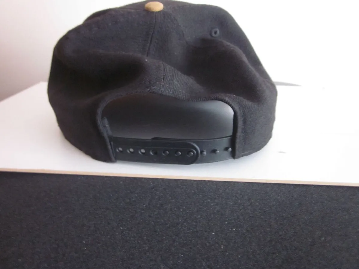 New Era 9 Fifty Madison Square Garden Snapback Hat - Image 3
