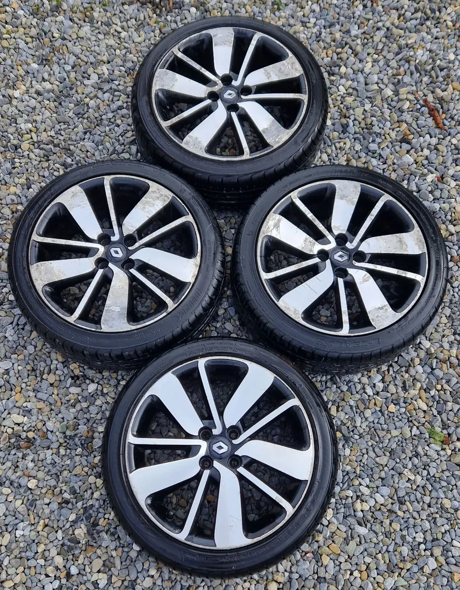 Genuine Renault Clio 17" Alloy Wheels + Tyres