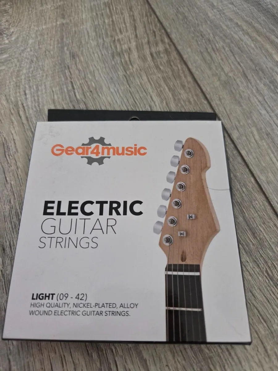electric guitar - Image 4