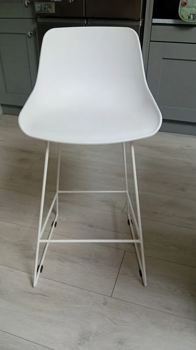 Island bar stools. - Image 1