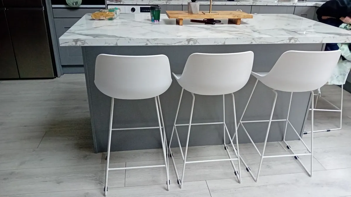 Island bar stools. - Image 2