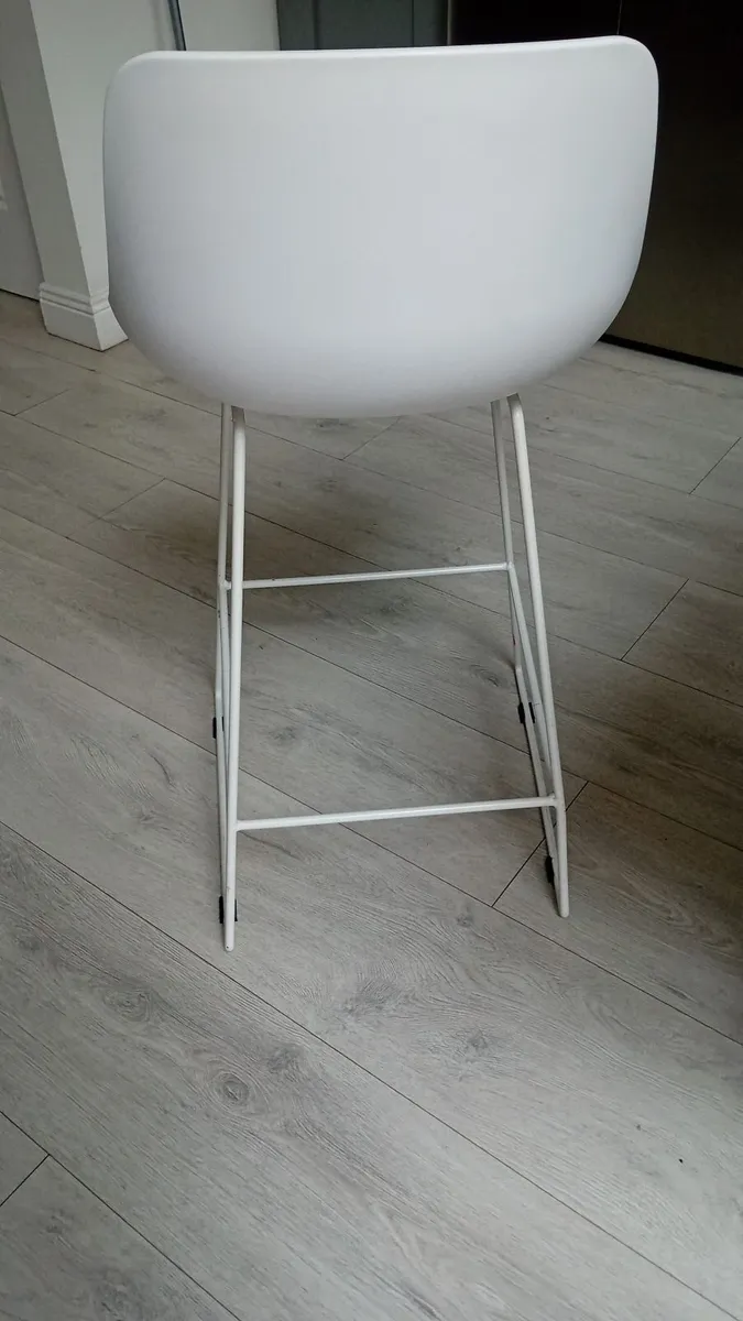 Island bar stools. - Image 3