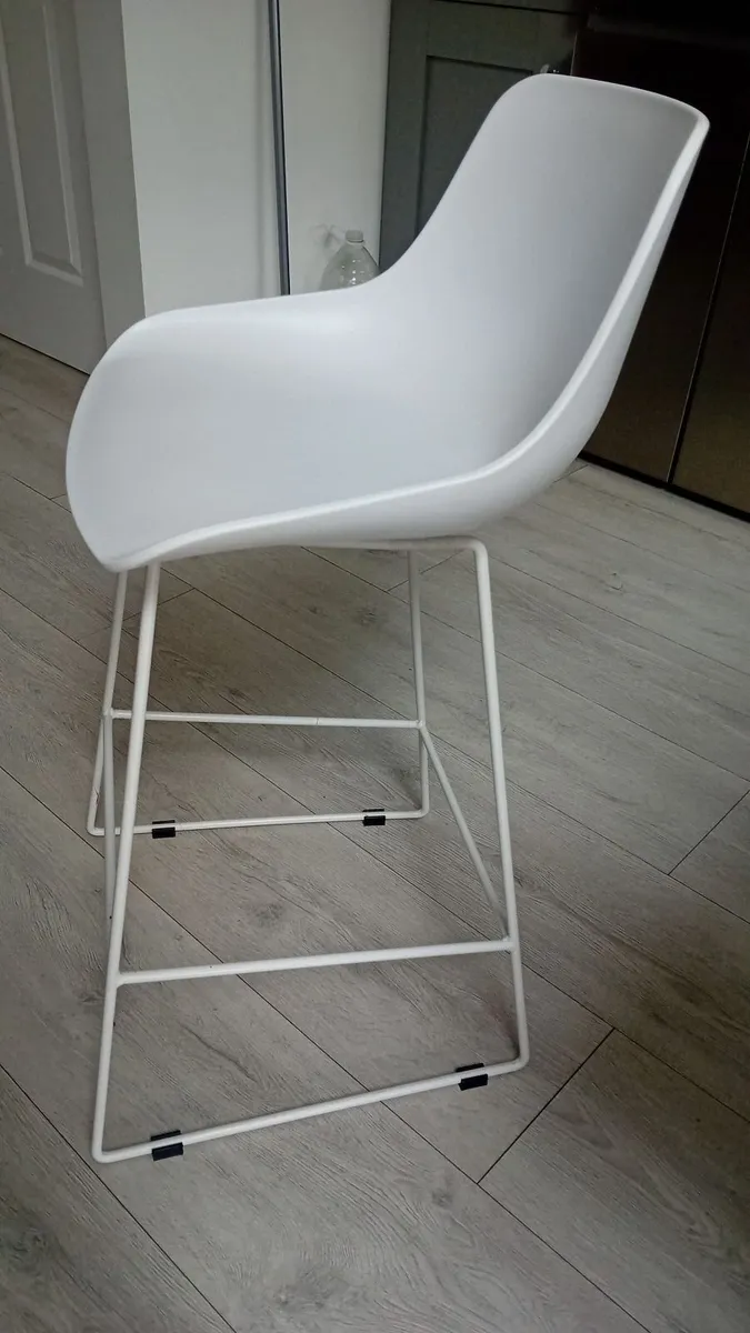 Island bar stools. - Image 4