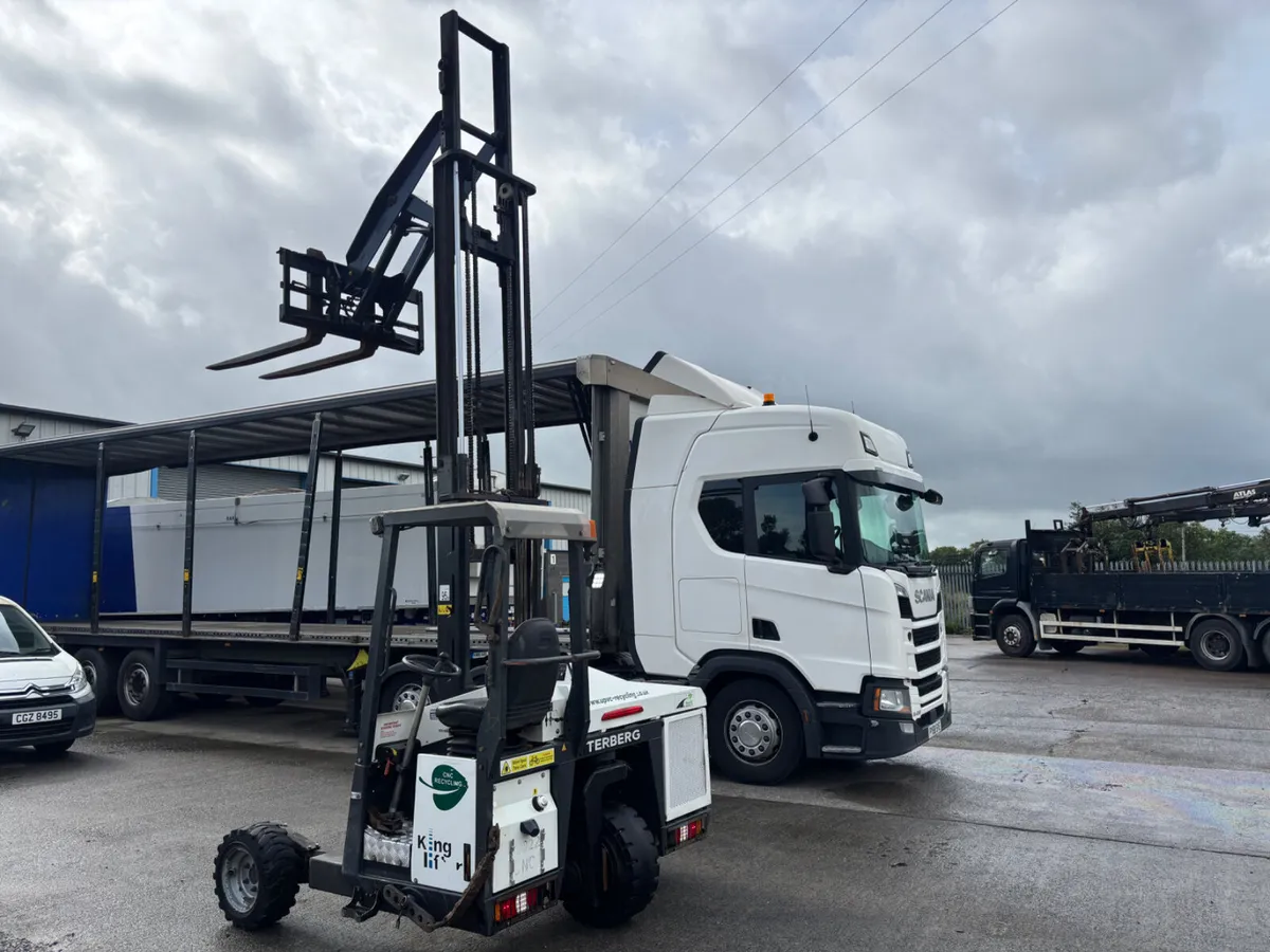 2022 Terberg 2.5 ton Truck mounted forklift - Image 3
