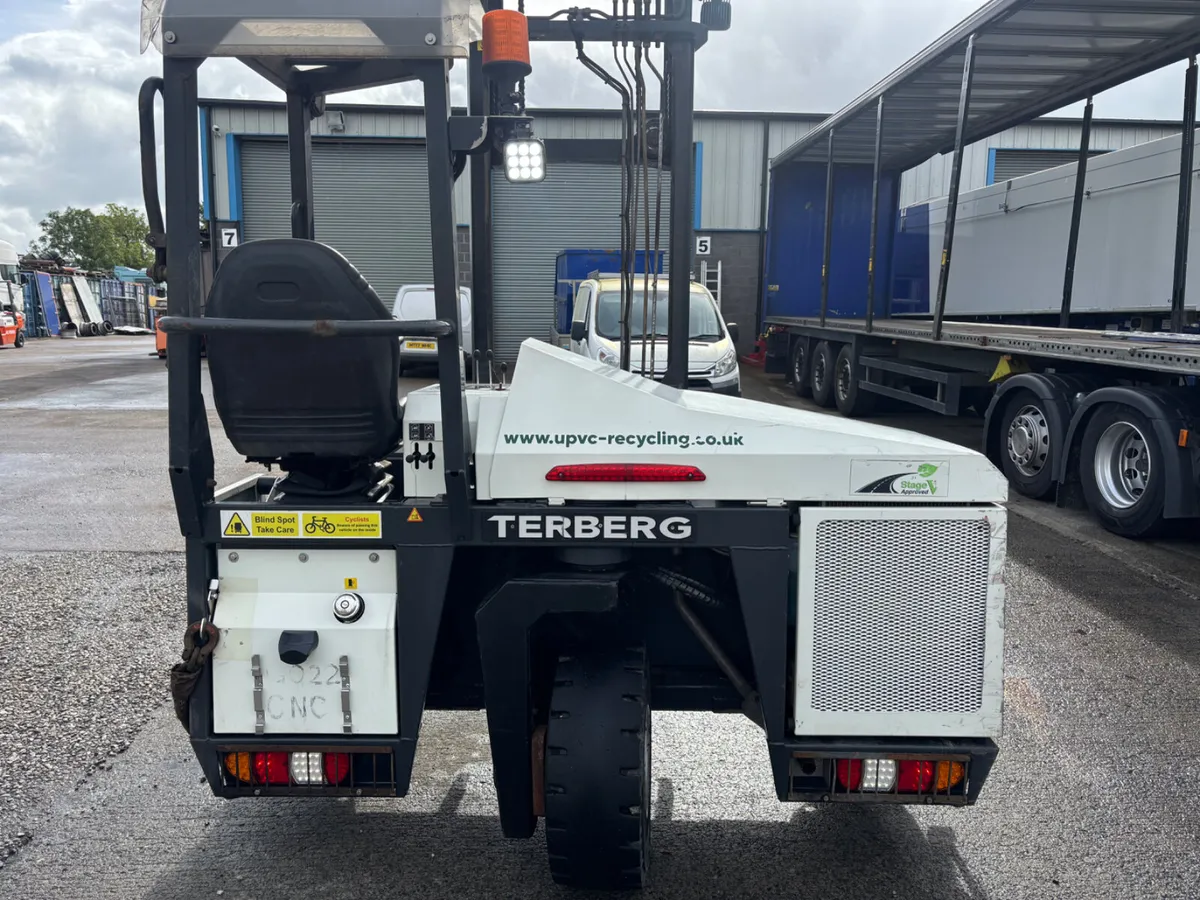 2022 Terberg 2.5 ton Truck mounted forklift - Image 4