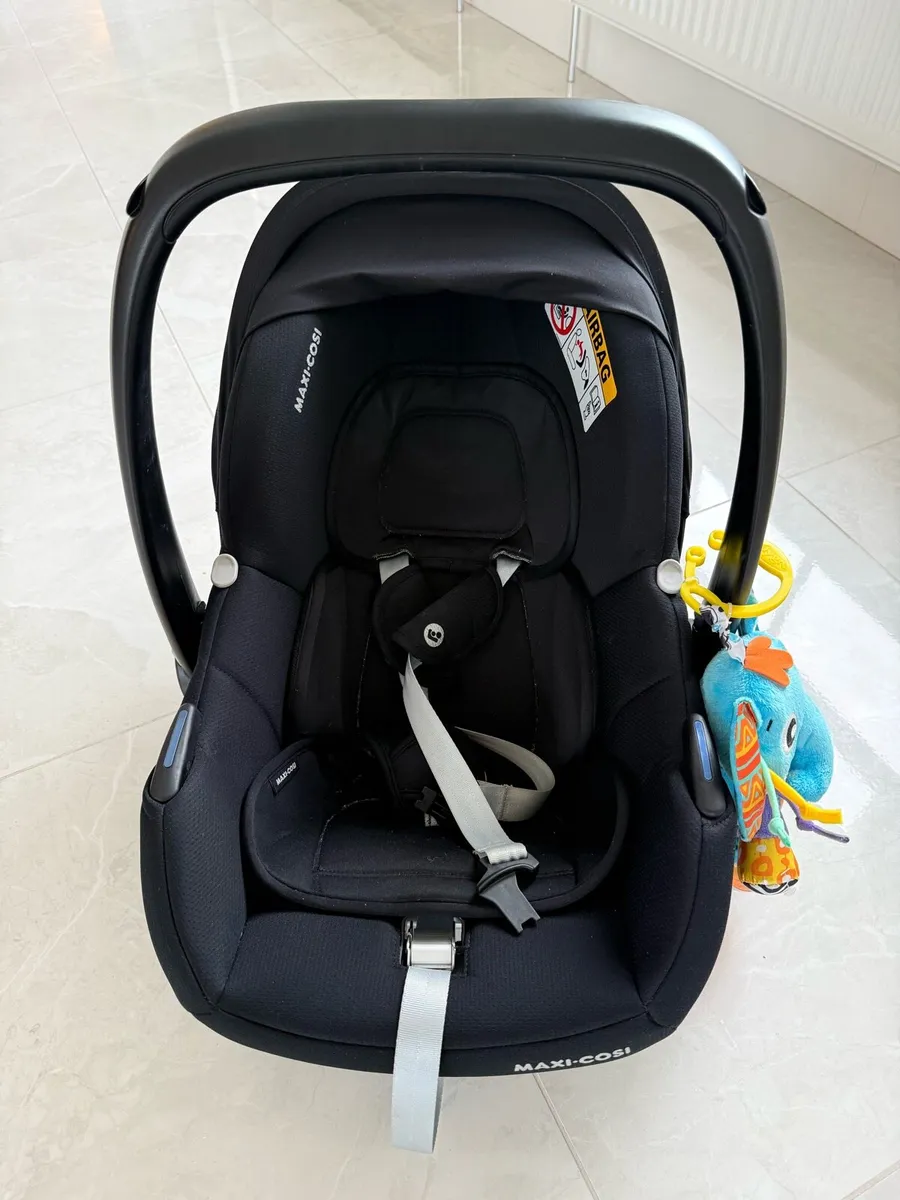 Maxi Cosi Car Seat & Base - Image 3