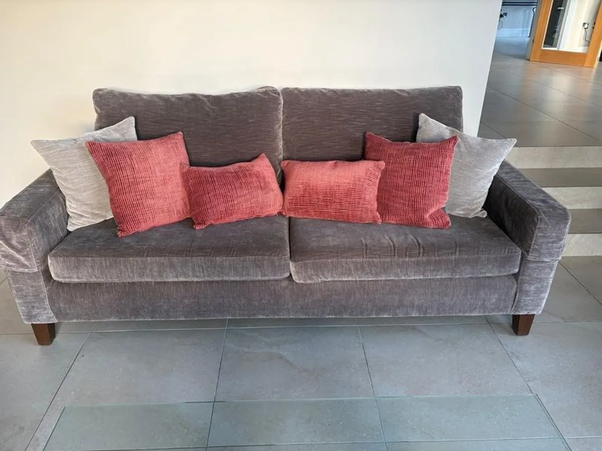Lovely 3 seater couch - Image 1