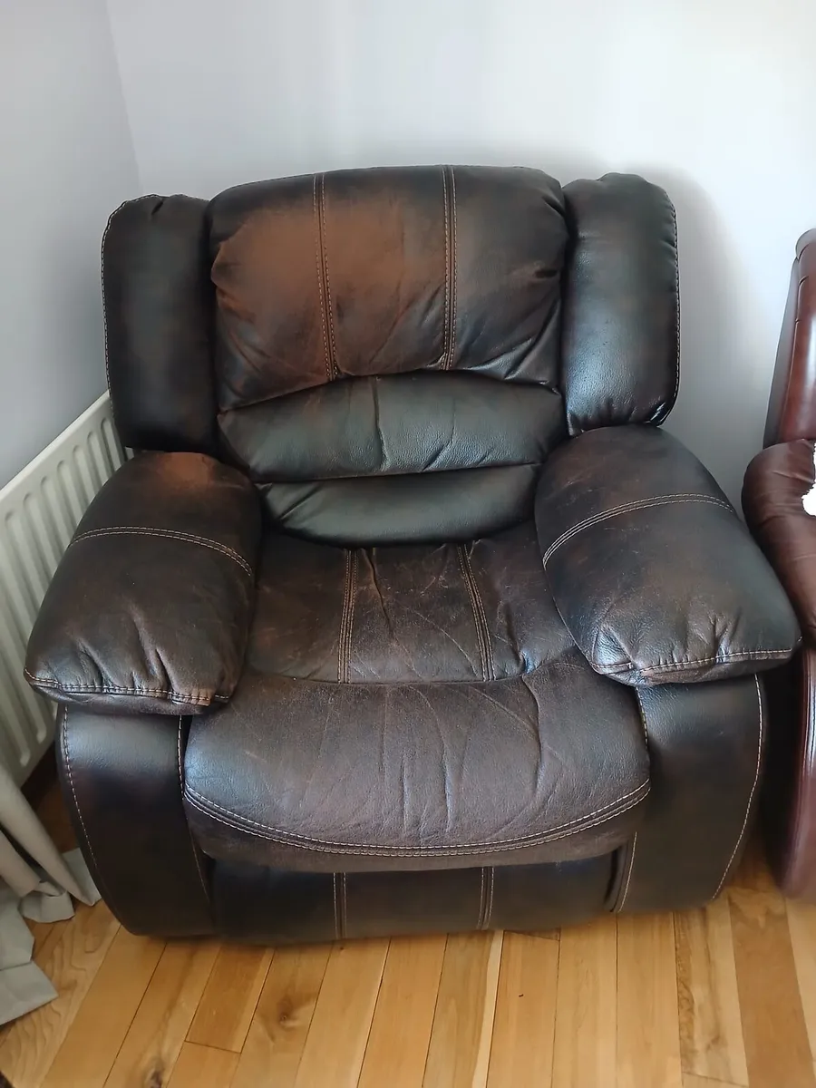 Two seater sofa and two armchairs - Image 3