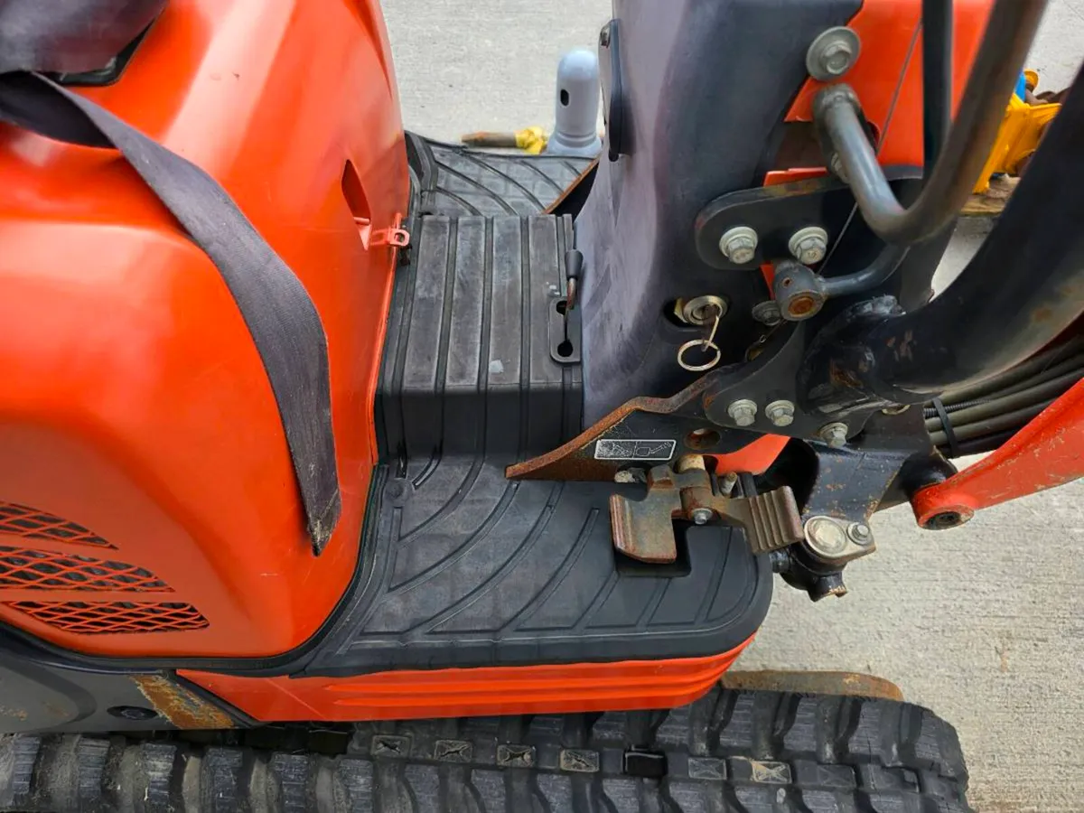 Kubota K008-3 digger+ NEW ROCK HAMMER - Image 2
