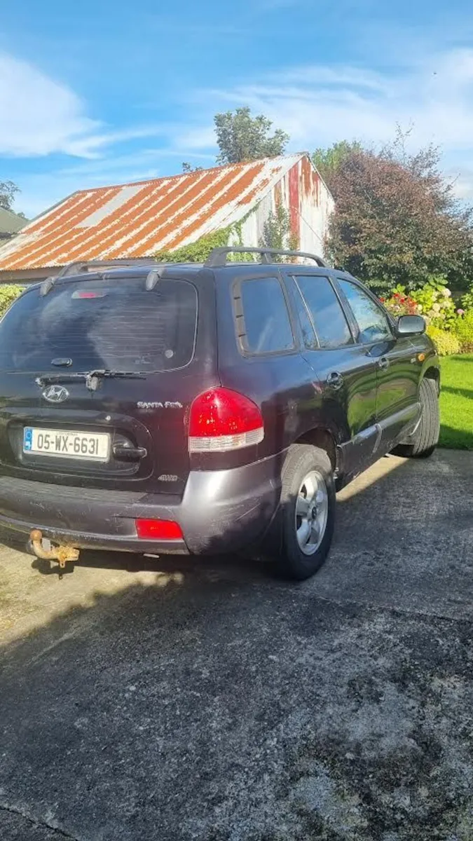 Hyundai Santa Fe 2005 - Image 2