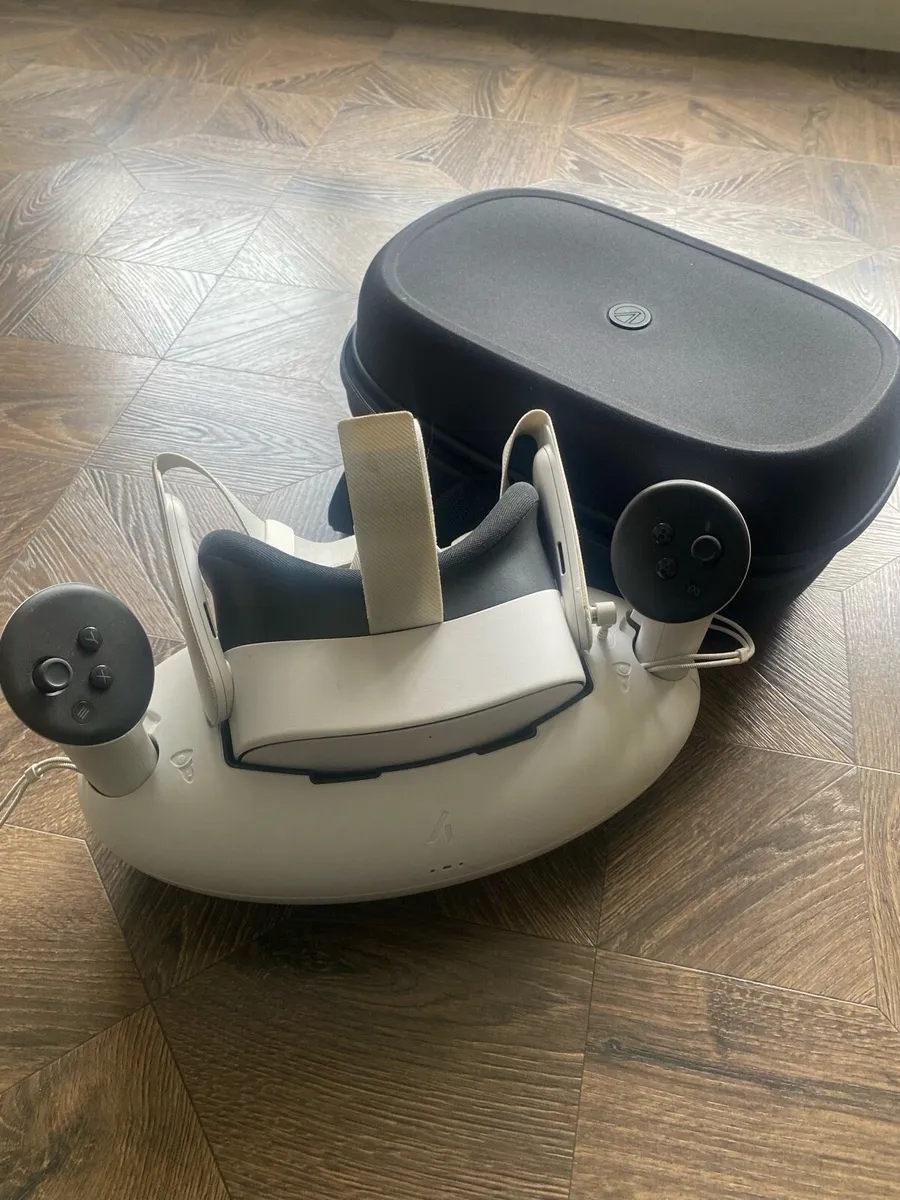 128GB 8/10 condition Meta Quest 3S VR - Image 1