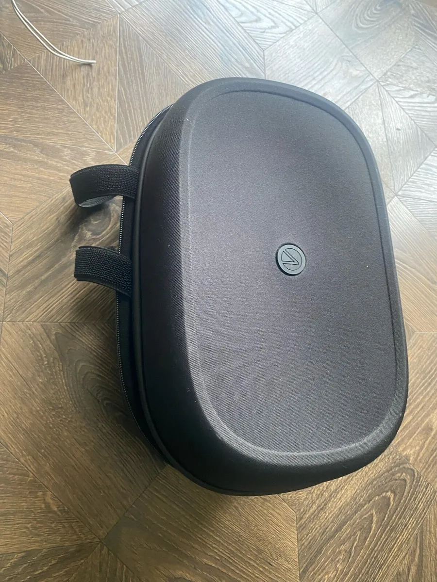 128GB 8/10 condition Meta Quest 3S VR - Image 2