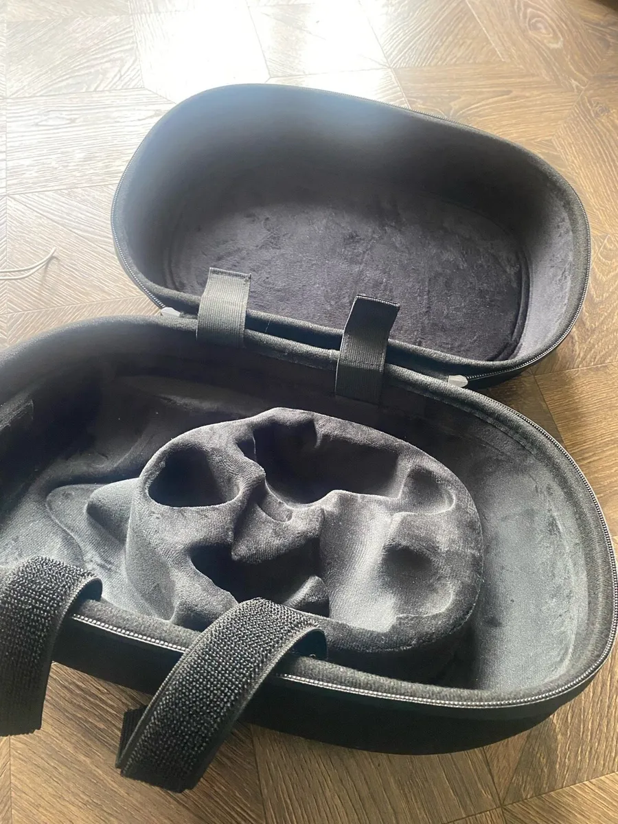 128GB 8/10 condition Meta Quest 3S VR - Image 3