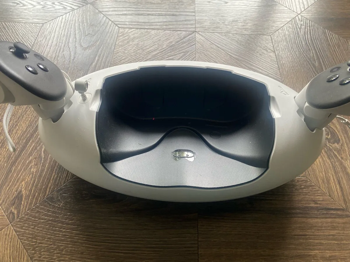 128GB 8/10 condition Meta Quest 3S VR - Image 4
