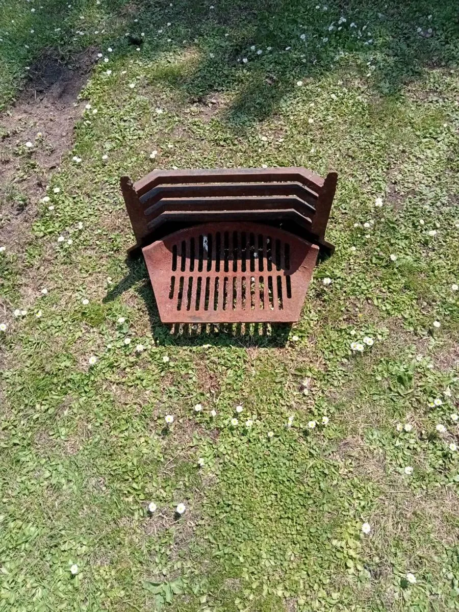 Old fireplace front and grill - Image 1