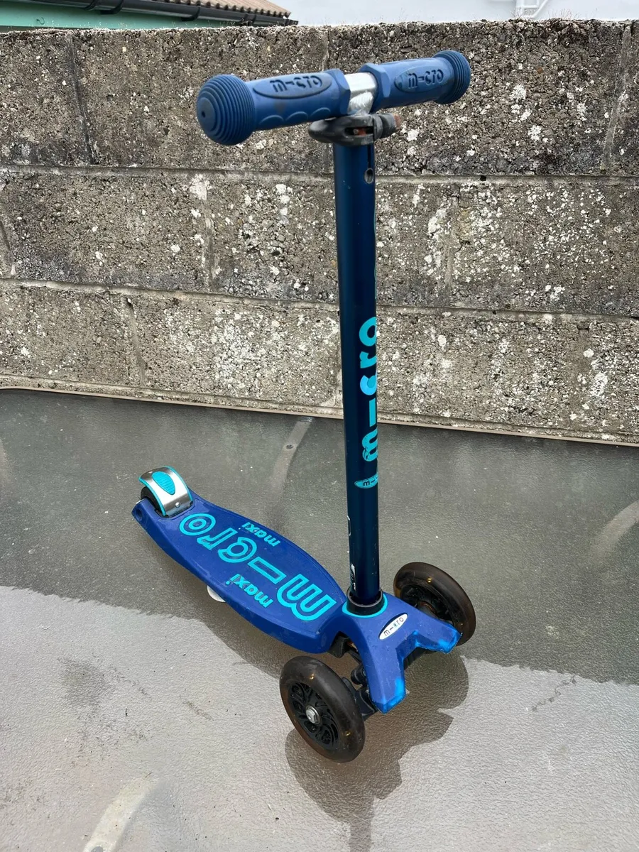 Maxi Micro Scooter Blue - Image 1