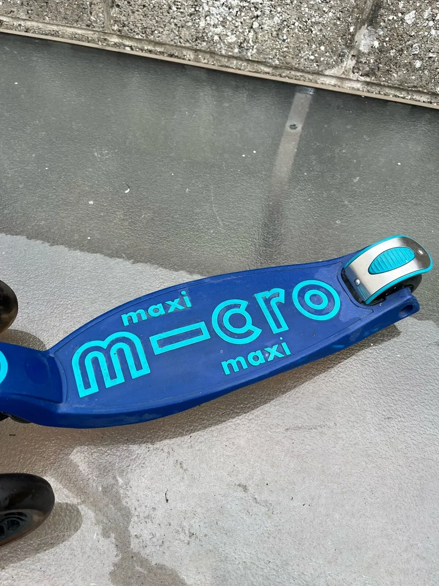 Maxi Micro Scooter Blue - Image 2