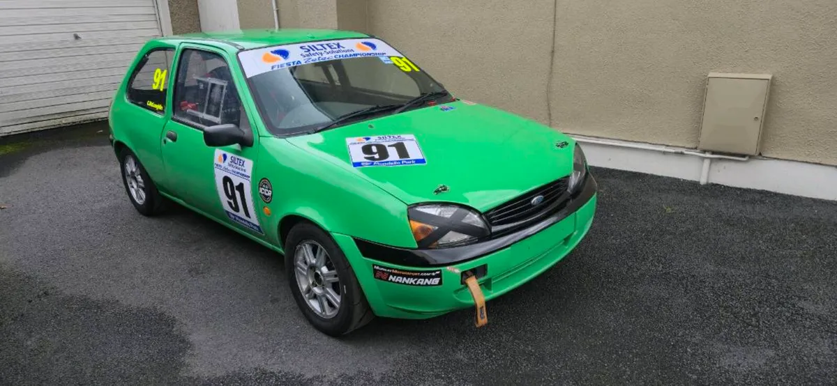 Fiesta zetec race car - Image 2
