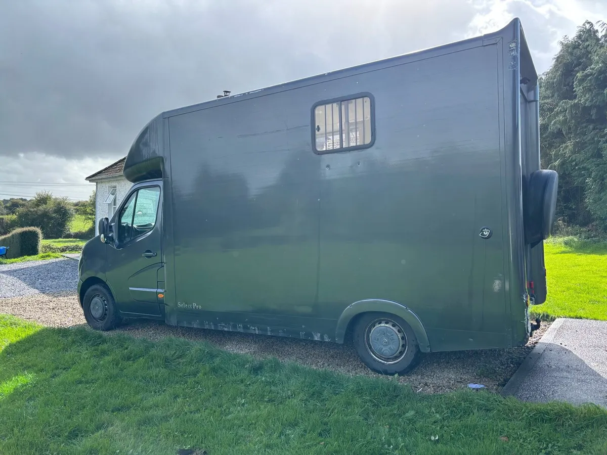 2014 Nissan Horse Van - Image 2
