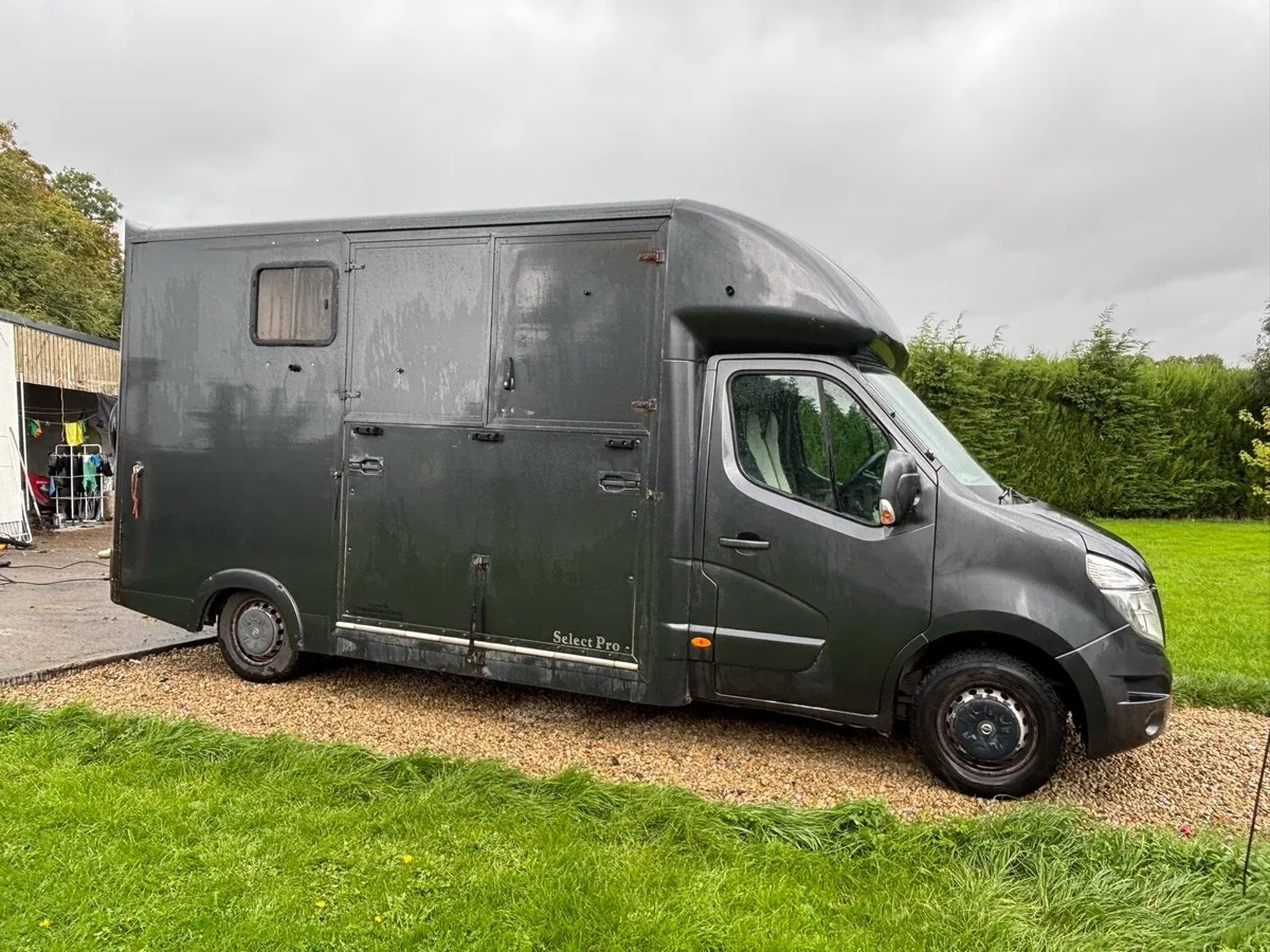 2014 Nissan Horse Van - Image 4