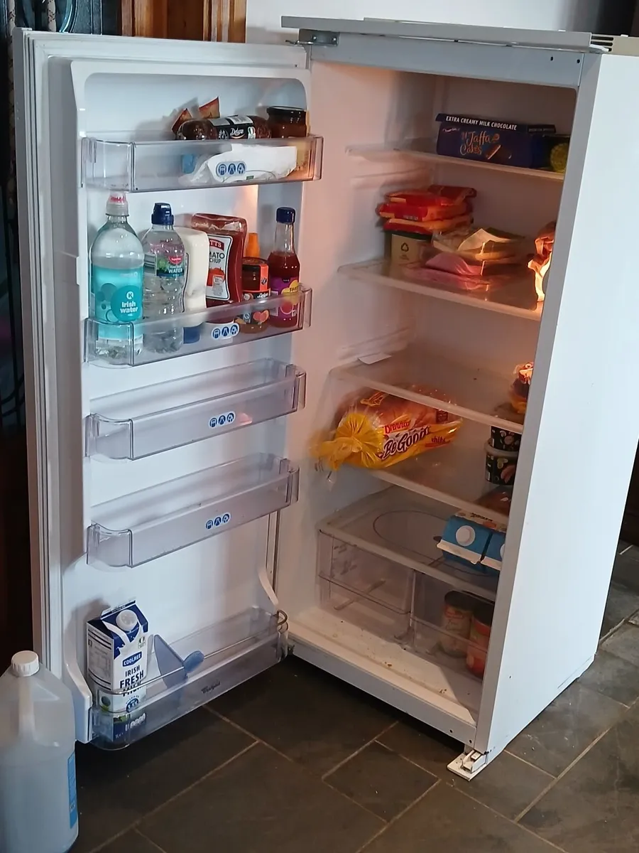 Integrated fridge - Image 2