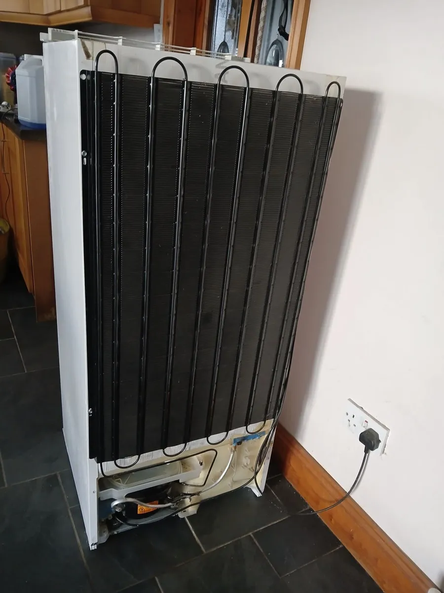 Integrated fridge - Image 3