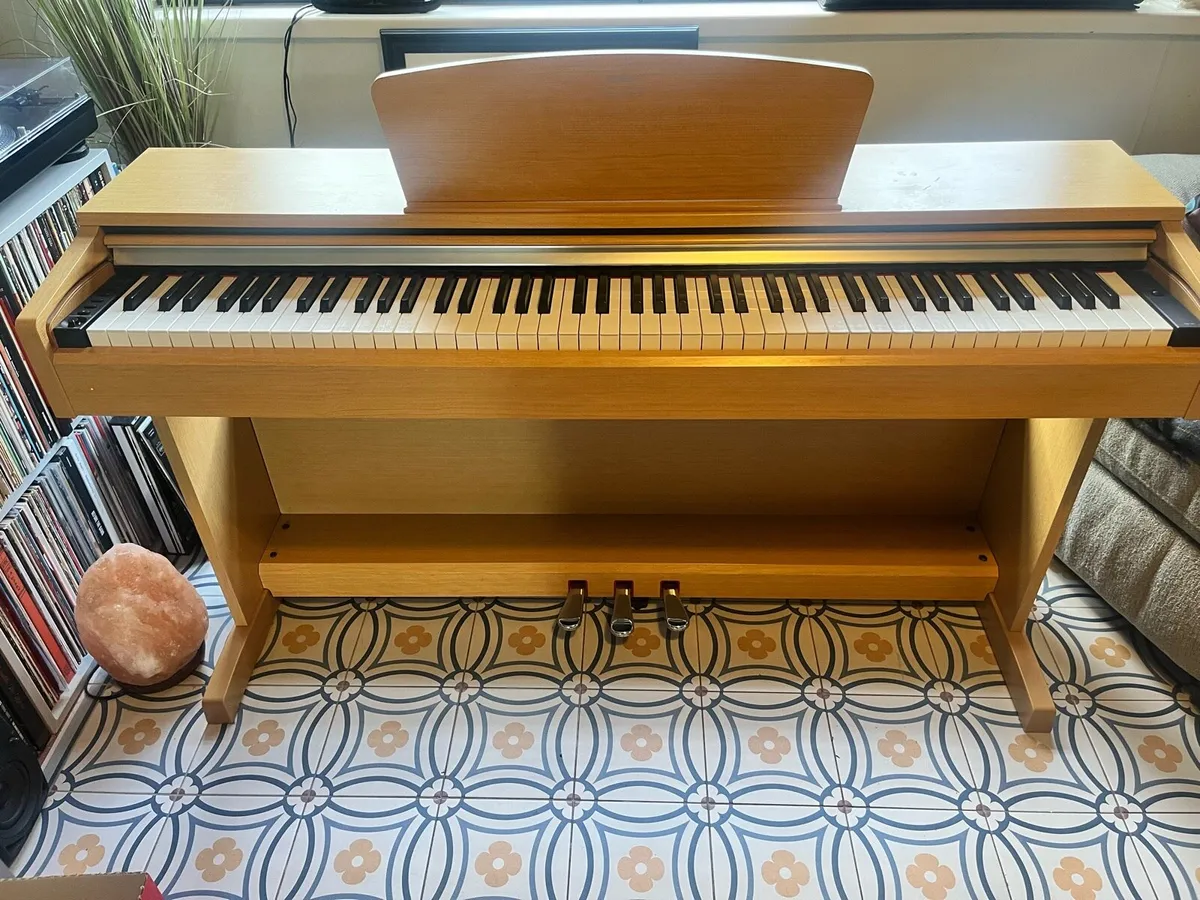 YAMAHA ARIUS PIANO - Image 3