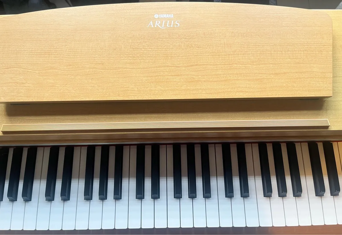 YAMAHA ARIUS PIANO - Image 2