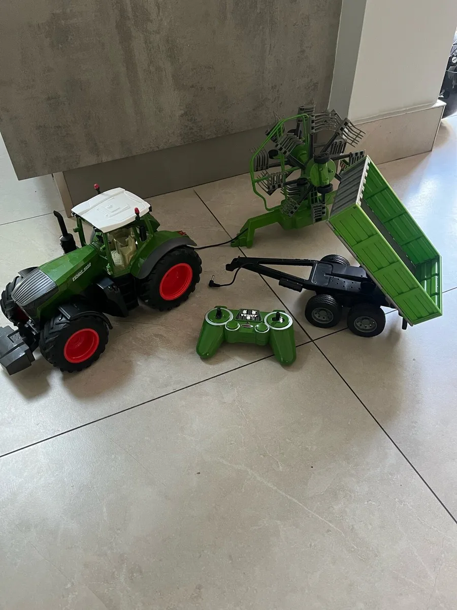 BARGAIN Fendt RC Tractor and Parts retails E160 - Image 1