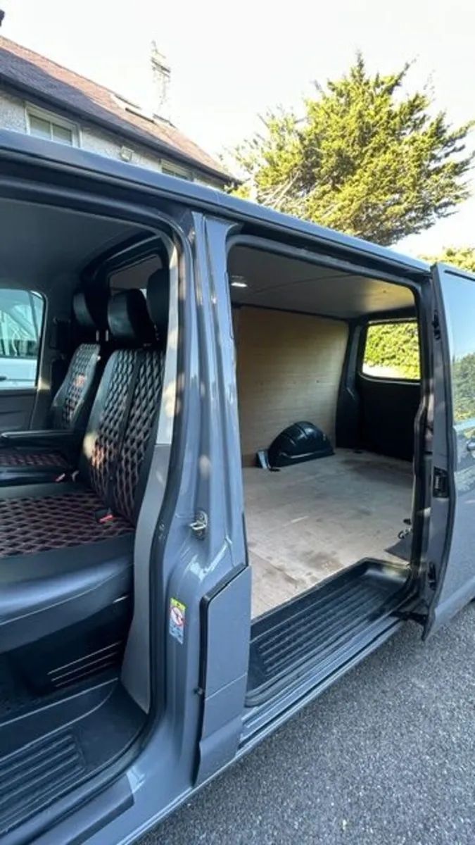 Volkswagen Transporter 2021 - Image 2