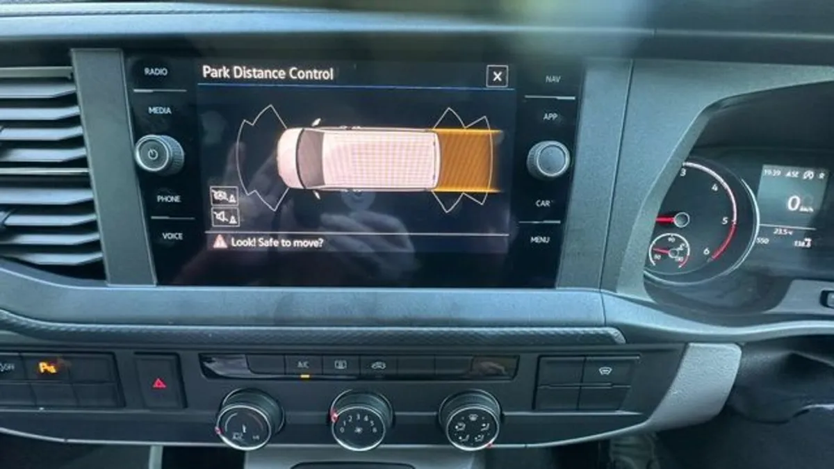 Volkswagen Transporter 2021 - Image 3