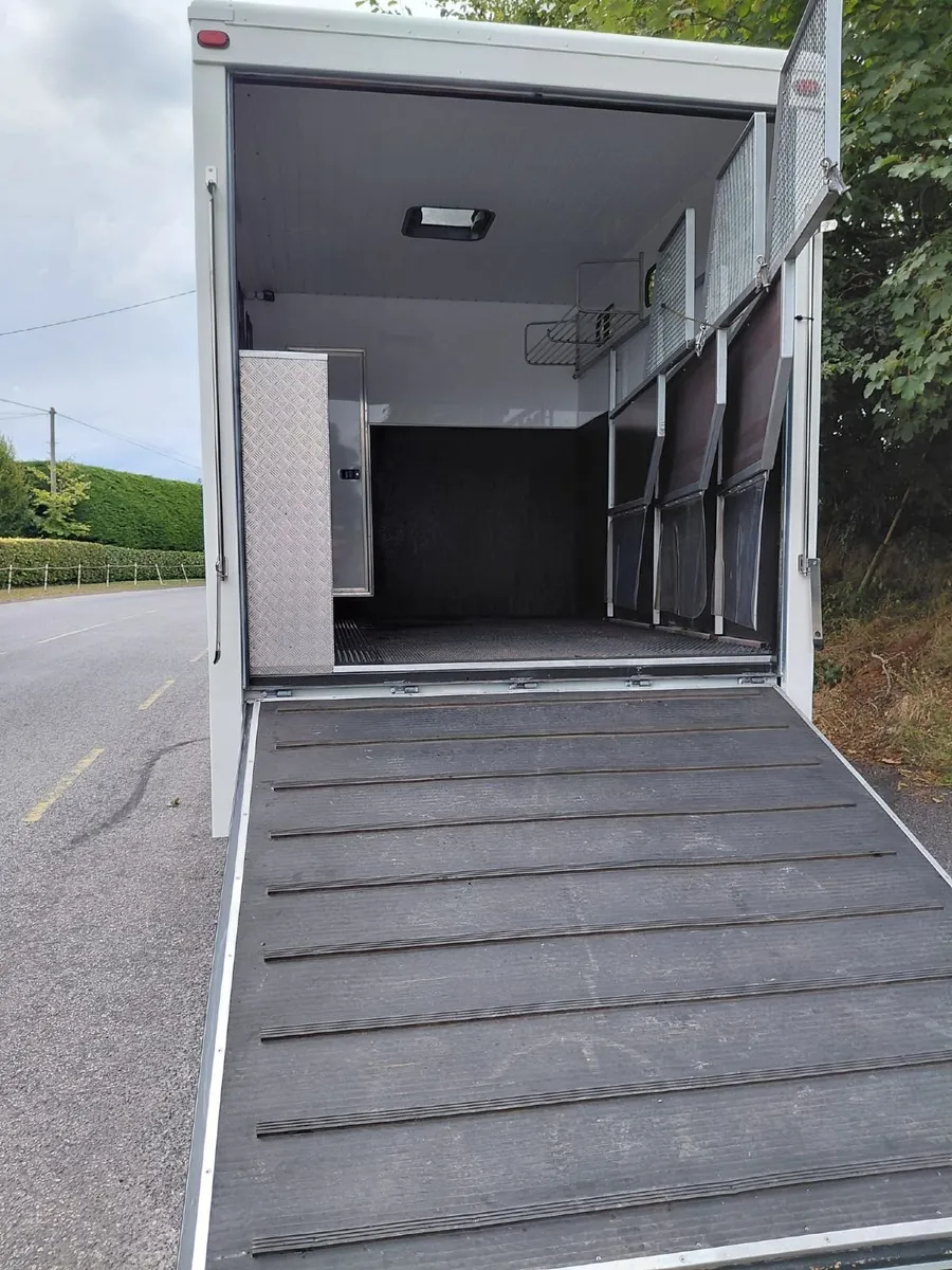 2016 .MAN 10 ton Horse Lorry / Truck. - new build - Image 4