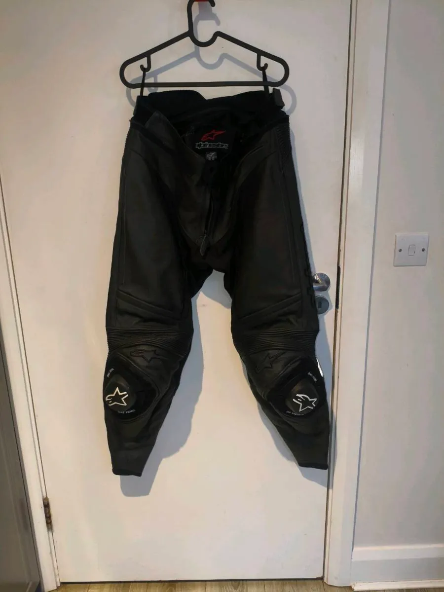 Motorcycle clothing jacket bottoms boots - Image 1