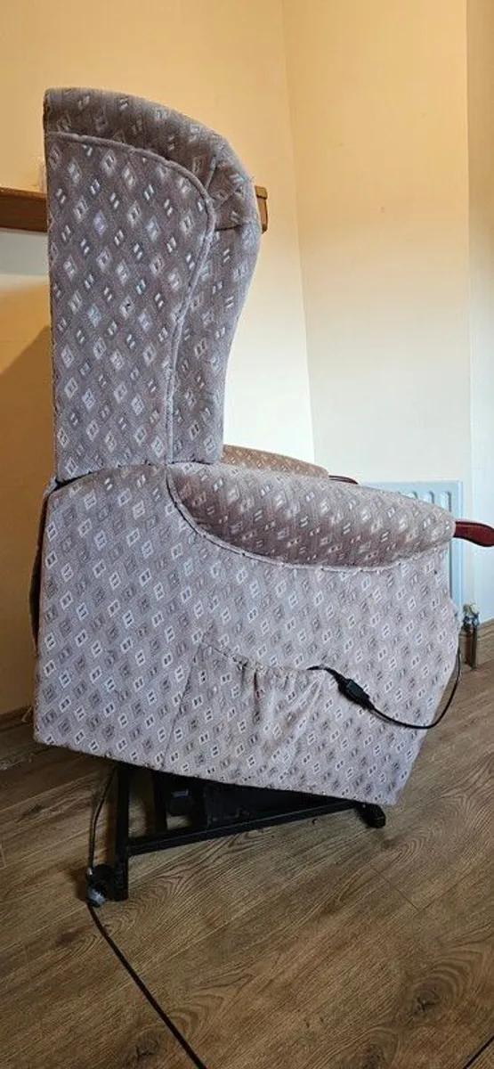 Riser Recliner Armchair - Image 3