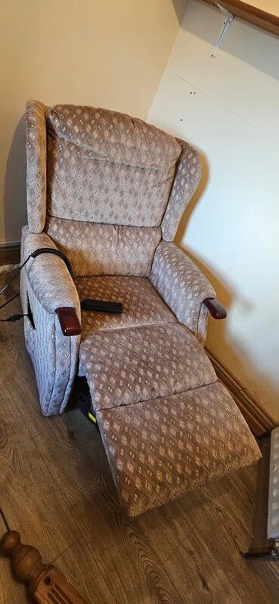 Riser Recliner Armchair - Image 4