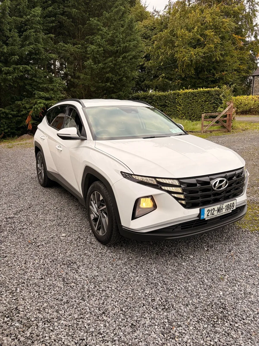 212 Hyundai Tucson Commercial - Image 3