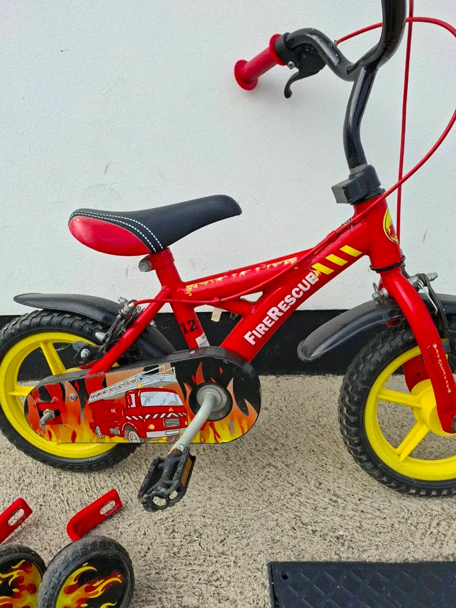 Starter kids bike with balance stabilisers - Image 3