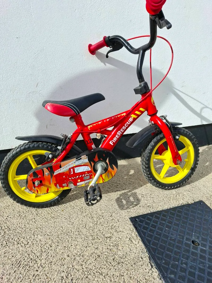 Starter kids bike with balance stabilisers - Image 4