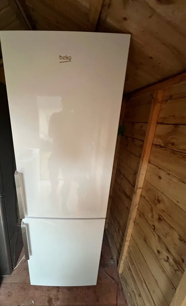 Beko fridge freezer - Image 1