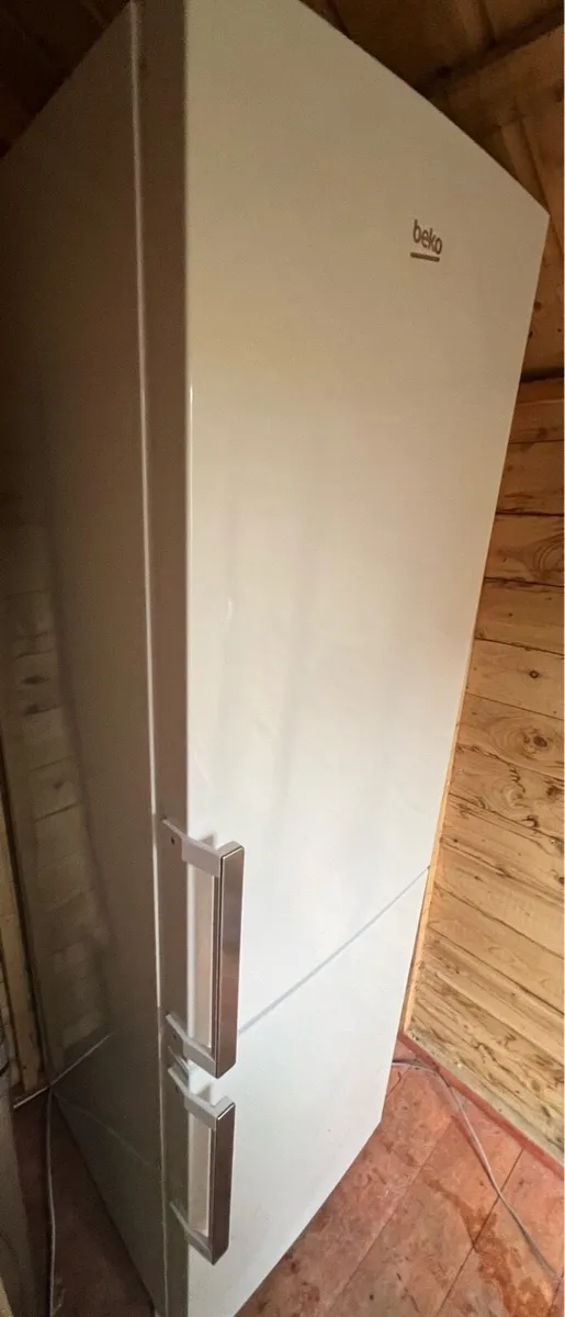 Beko fridge freezer - Image 2