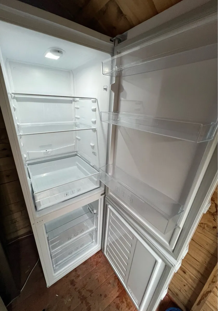 Beko fridge freezer - Image 4