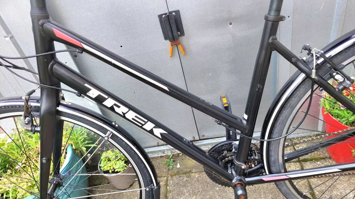 Trek FX 3 Large Frame - Image 2