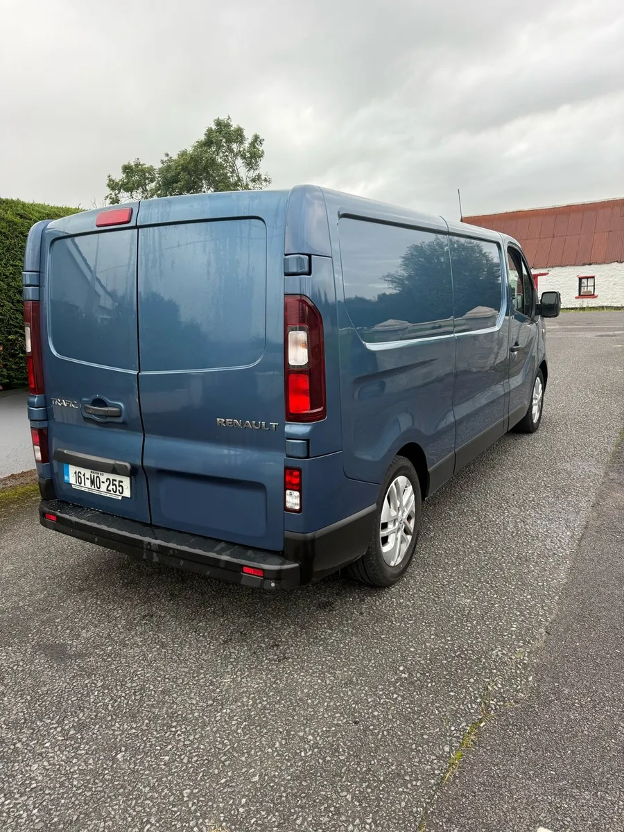 2016 Renault trafic - Image 2