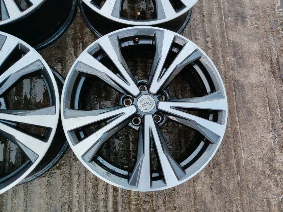 18" Nissan alloy wheels - Image 3