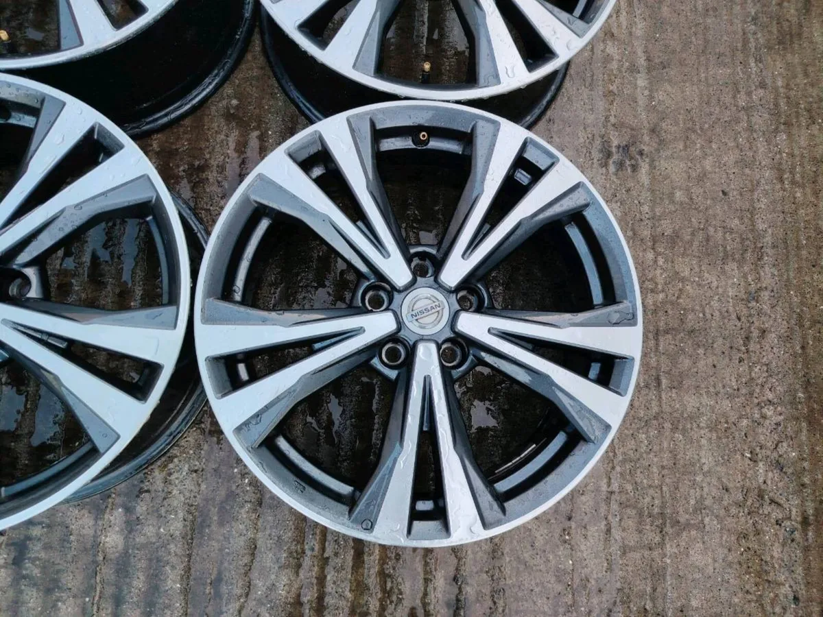 18" Nissan alloy wheels - Image 4