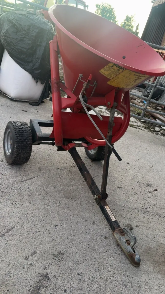 3 bag fertiliser spreader - Image 2