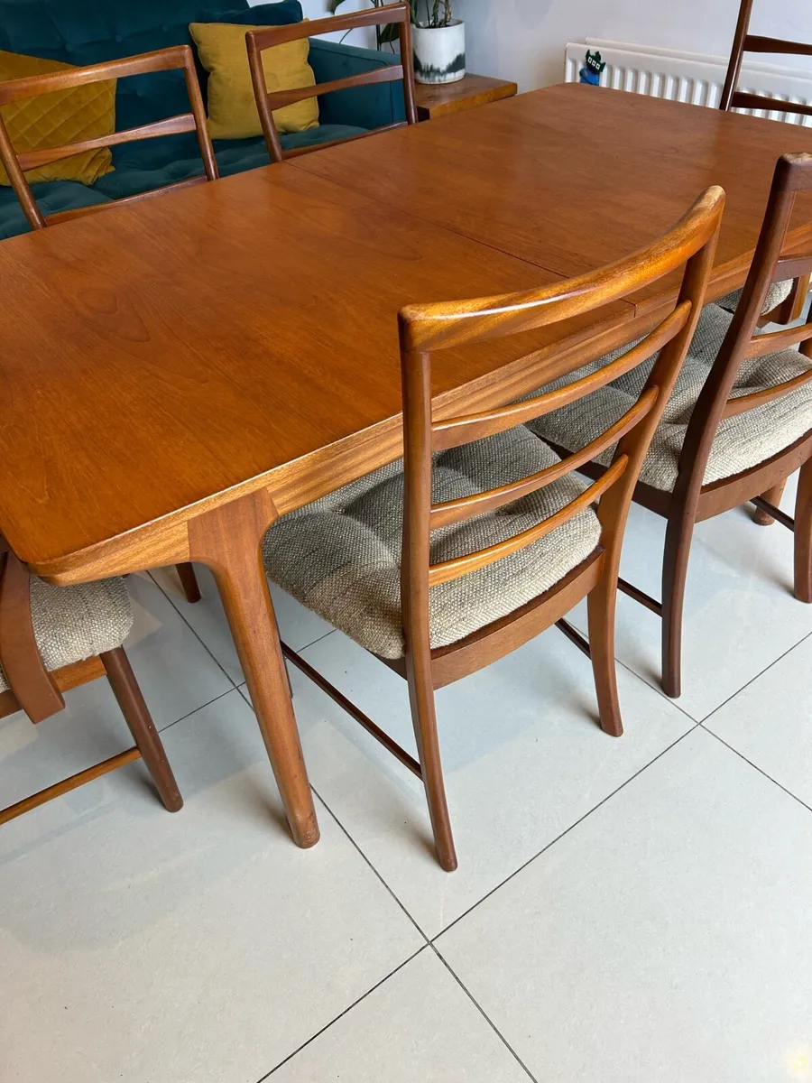McIntosh t3 table & 6 McIntosh ladder back chairs - Image 4