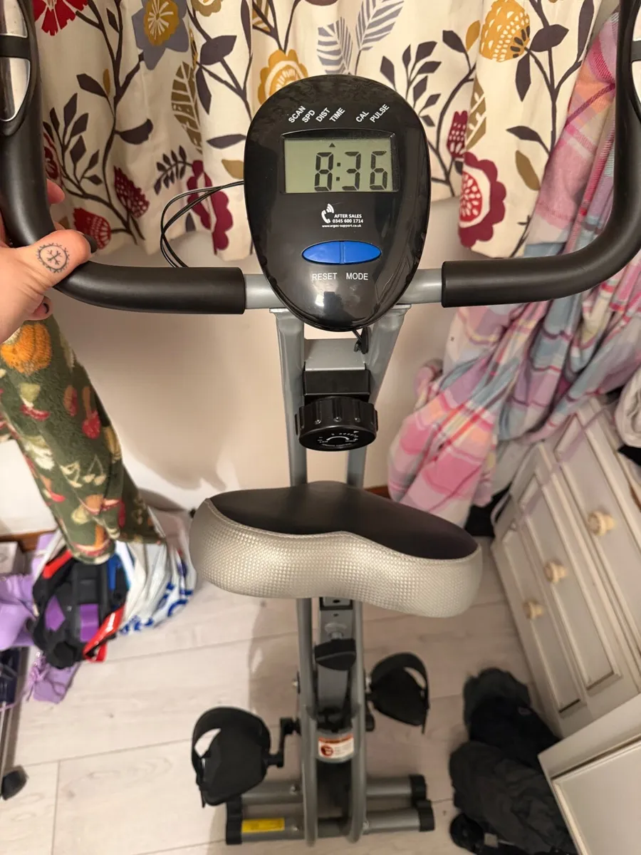 Free- Folding exercise bike - seat needs replacing - Image 3