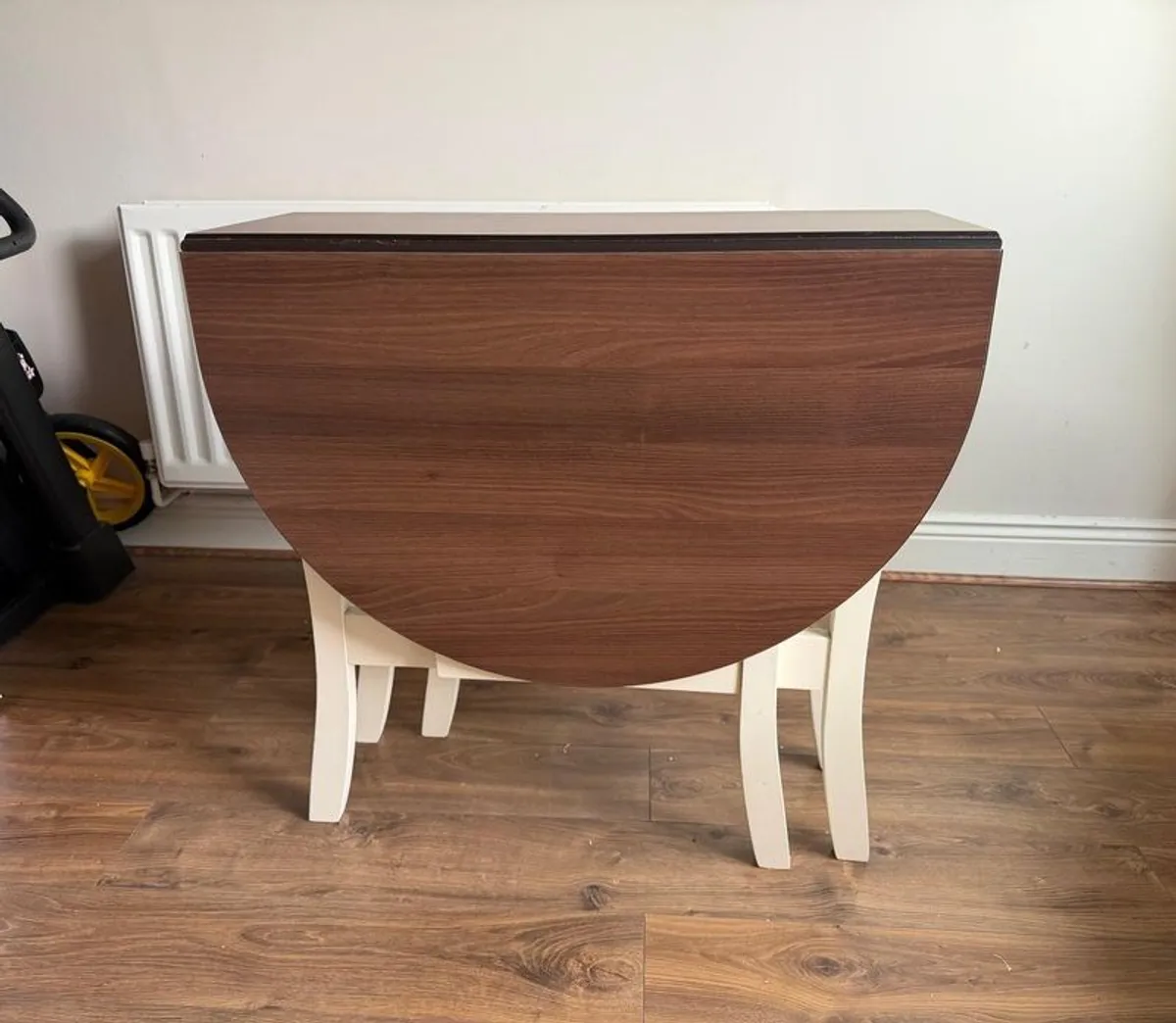 Cream and walnut-effect gateleg drop leaf table - Image 1